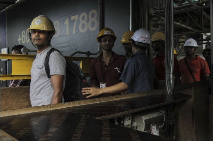 Home minister announces new system for temporary work permits, no more middlemen